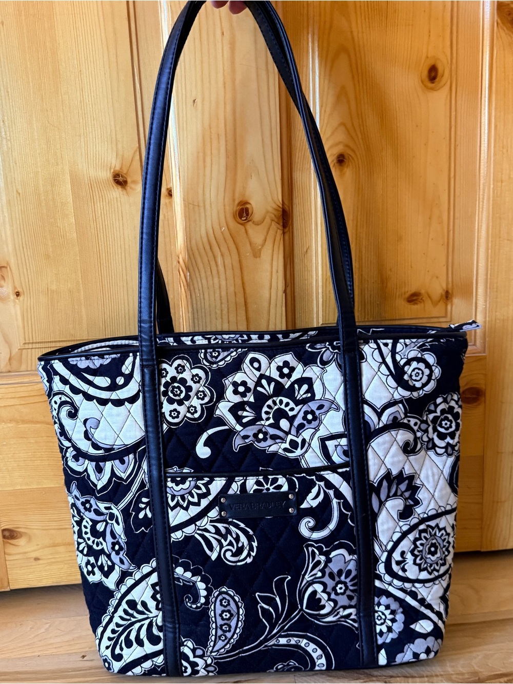 Vera Bradley Vera Tote Bag Midnight Paisley Med-Large Excellent